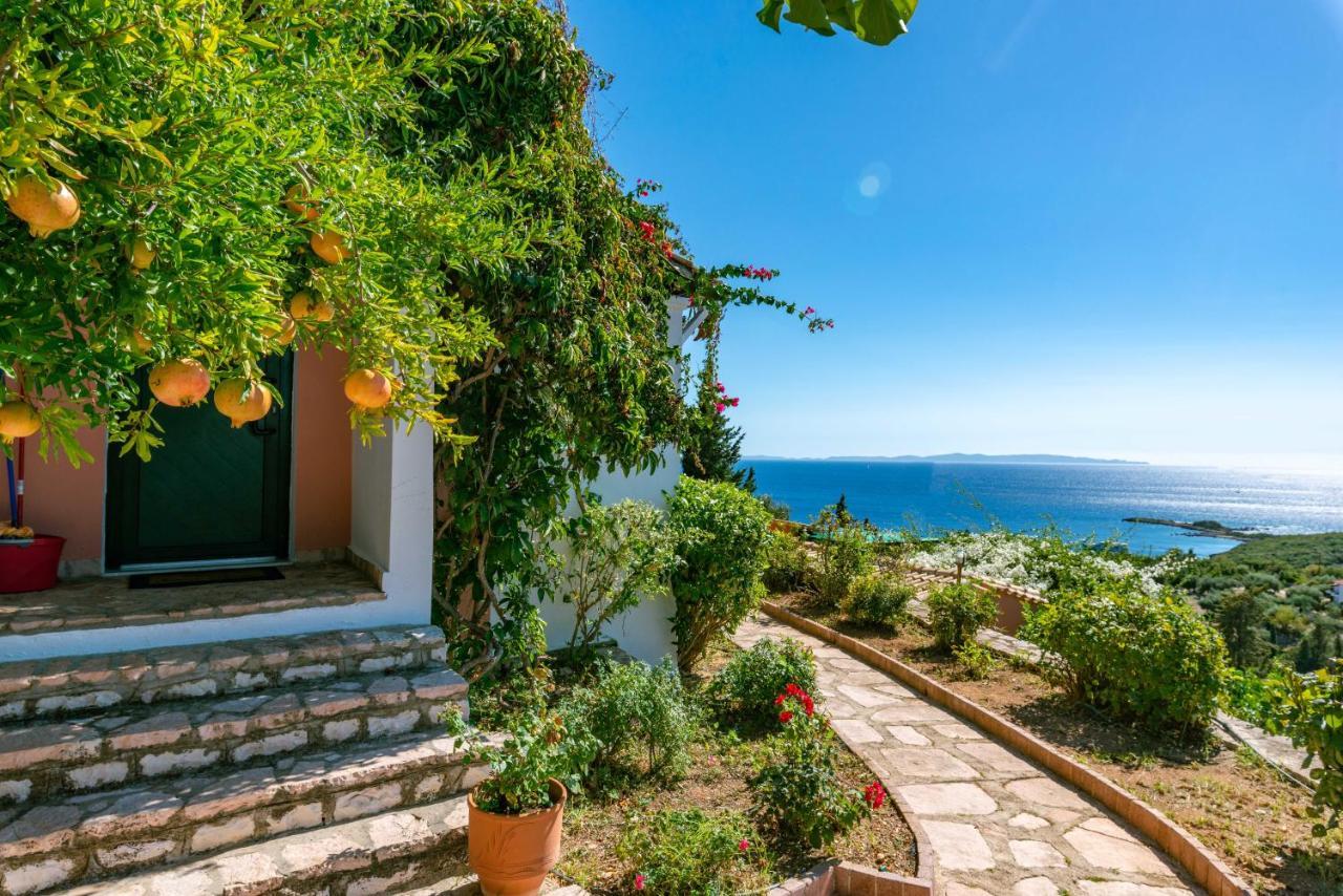 Sandy * Sivota (Epirus)