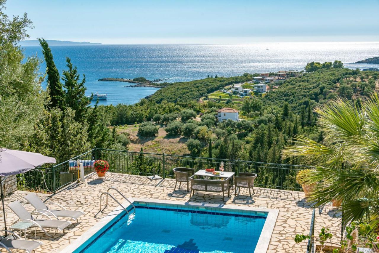 Sandy * Sivota (Epirus)