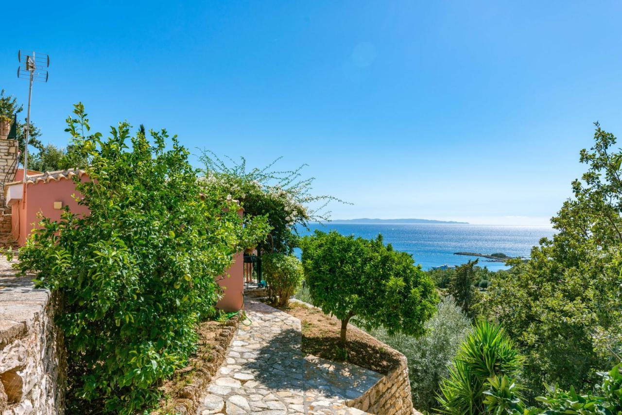 Sandy * Sivota (Epirus)
